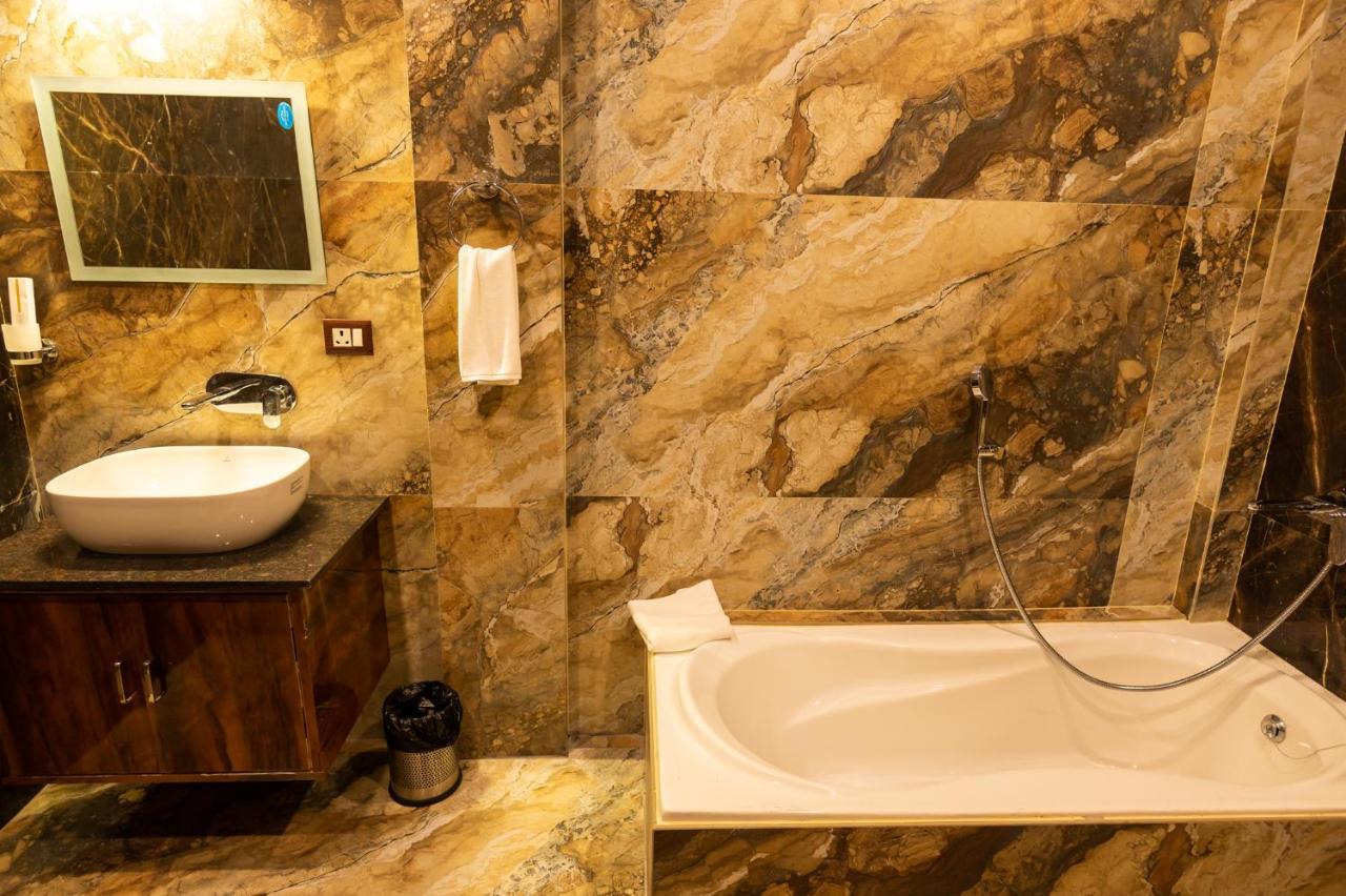The Kaziranga Address Hotel Luaran gambar
